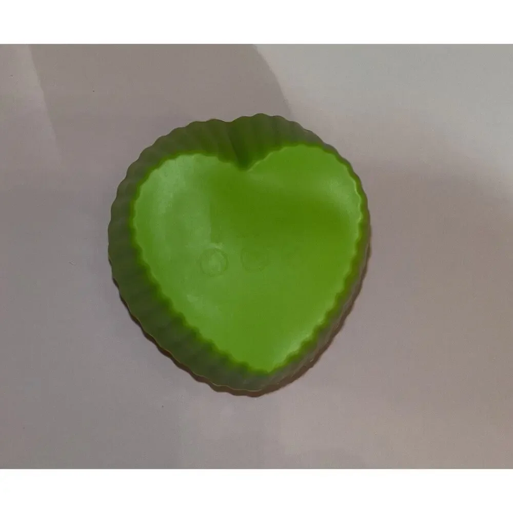 NWT Set Of 12 Bright Colored Heart Shaped Silicone Cupcake Liners